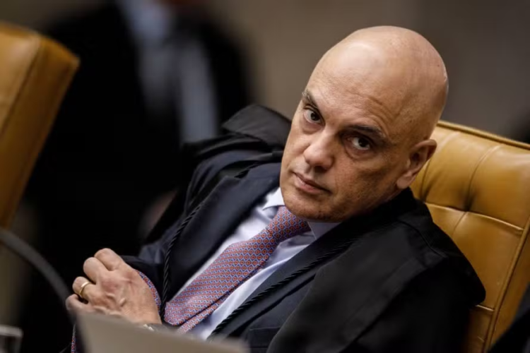 ‘Mais’ em vez de ‘Mas’: Moraes comete erro de português em decisão sobre Bolsonaro