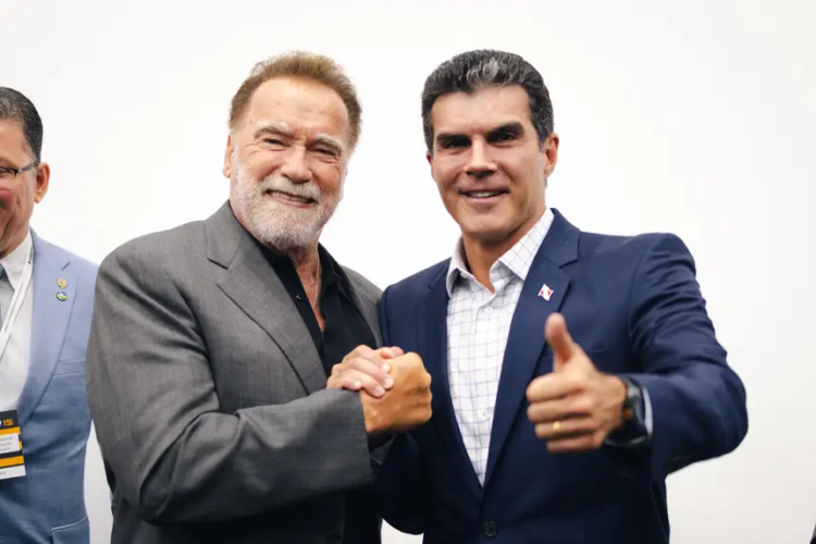 Helder Barbalho convida Arnold Schwarzenegger, astro dos cinemas, para a COP 30