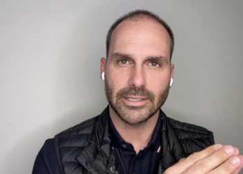 Eduardo Bolsonaro diz que se o Brasil utilizar urnas eletrônicas na eleição de 2026, Donald Trump não vai reconhecê-la