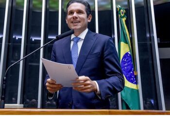 Hugo Motta reage à ocupação do plenário: “Democracia não se negocia”