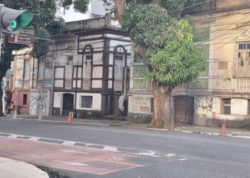 Motoristas denunciam uso de cones por flanelinhas para reservar vagas em Belém