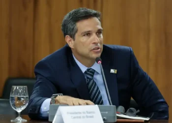 Pix não foi criado para que governo arrecadasse impostos, diz Campos Neto, ex-presidente do Banco Central