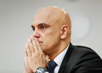 Prisão de Bolsonaro irrita ministros do STF, isola Moraes e deve ser reconsiderada