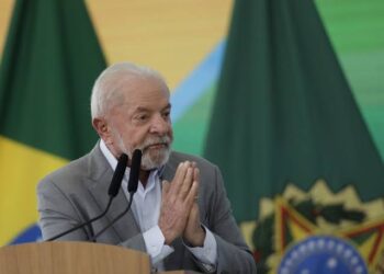 Lula pede impeachment de parlamentares que defendem deposição de Moraes