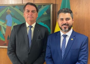 MP aciona Bolsonaro e senador por propaganda eleitoral antecipada