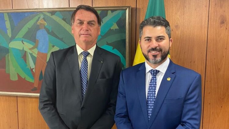 MP aciona Bolsonaro e senador por propaganda eleitoral antecipada
