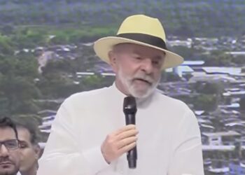 Lula defende impeachment a deputados que tentaram travar Congresso