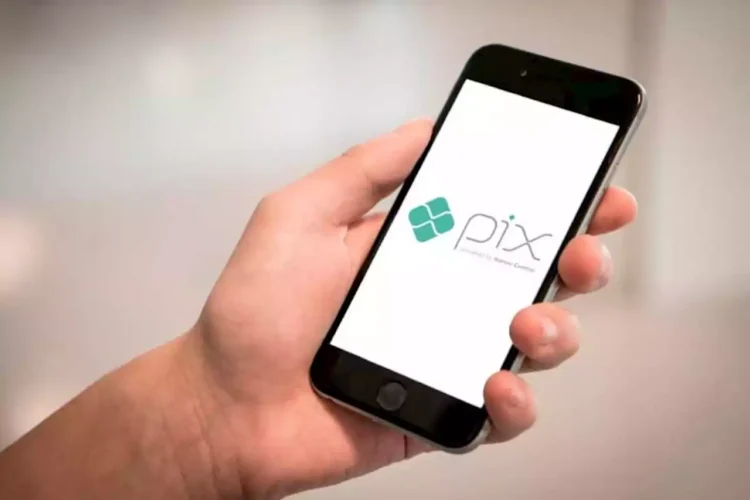 Pix gerou economia de R$ 106,7 bilhões aos brasileiros, diz estudo