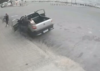 Homem é flagrado abandonando idoso em calçada em São Luís