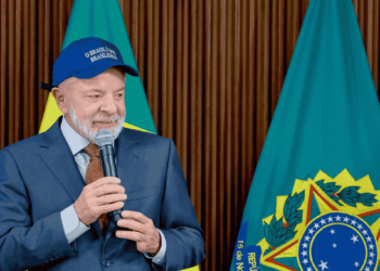 “Não estamos dispostos em sermos tratados como subalternos”, diz Lula sobre tensão com EUA