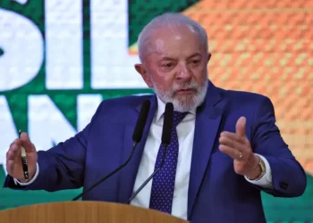 “Essa bosta que o governo americano está fazendo pode não dar certo para eles”, comenta Lula