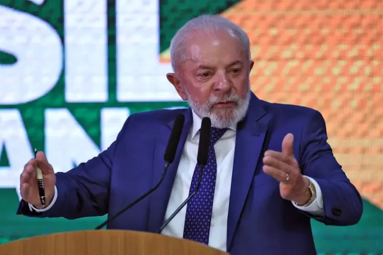 “Essa bosta que o governo americano está fazendo pode não dar certo para eles”, comenta Lula