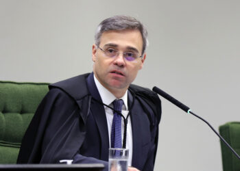 Presidente e relator da CPMI do INSS pedem a Mendonça acesso a inquéritos