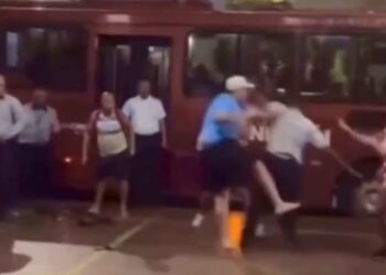 Motorista capoeirista reage e nocauteia agressor em terminal de Niterói