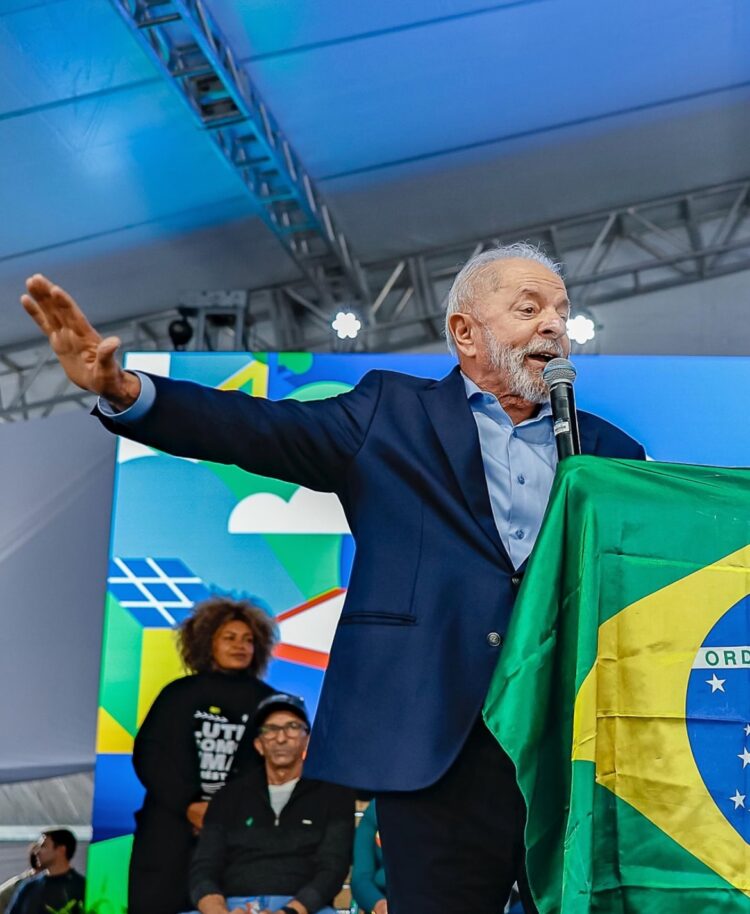 O governo do presidente Luiz Inácio Lula da Silva (PT), mantém um índice de reprovação estável, de acordo com uma pesquisa Datafolha divulgada neste sábado.