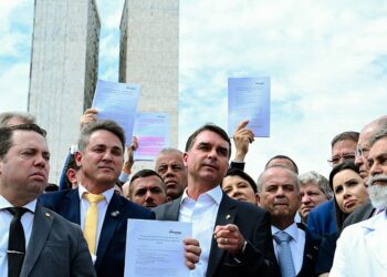 Líder do PL no Senado pede impeachment de Moraes