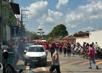 Integrantes do MST ocupam prefeitura de Parauapebas