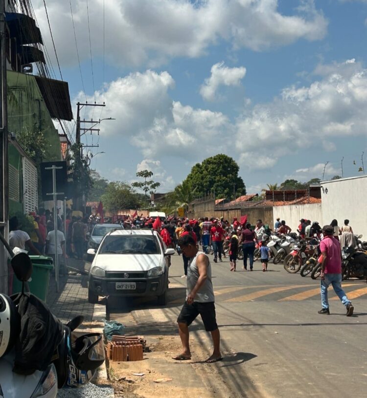 Integrantes do MST ocupam prefeitura de Parauapebas