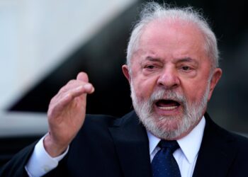 ‘Amigos americanos’ tentam criar ‘imagem de demônio’ com quem eles querem brigar, diz Lula sobre tarifaço de Trump