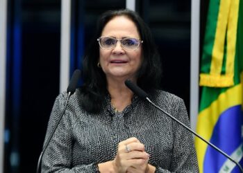 Damares pede desculpas ao PT por não ter acreditado nas críticas a Moraes durante a sabatina de 2017