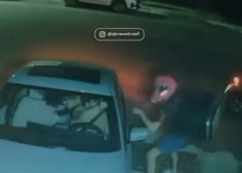 No centro de Belém, homem é assaltado por dupla armada ao chegar em casa com filho