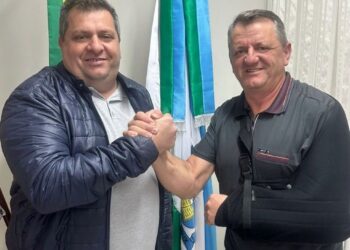 Justiça decide cassar diplomas de prefeito e vice em SC por compra de votos com cestas básicas a indígenas