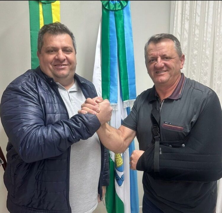 Justiça decide cassar diplomas de prefeito e vice em SC por compra de votos com cestas básicas a indígenas