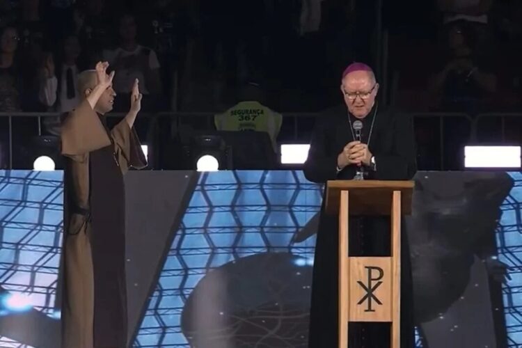 Bispo pede proteção contra o comunismo em oração durante evento em Brasília