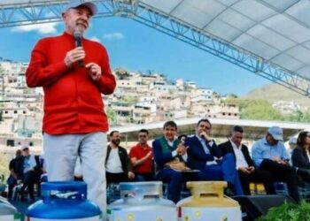 Lula defende que ‘muitos tenham pouco dinheiro’ para país evoluir