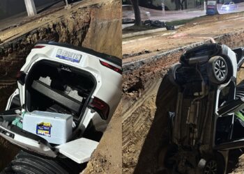 Carro com família despenca em cratera e mulher fica gravemente ferida