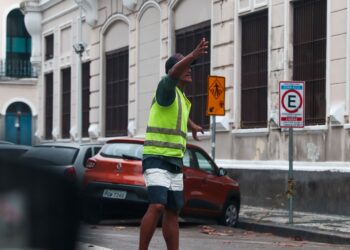 Projeto de lei propõe punir flanelinhas por extorsão com até oito anos de prisão