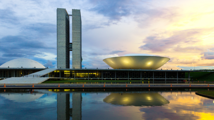 Câmara aprova projeto que proíbe descontos nos benefícios pagos pelo INSS