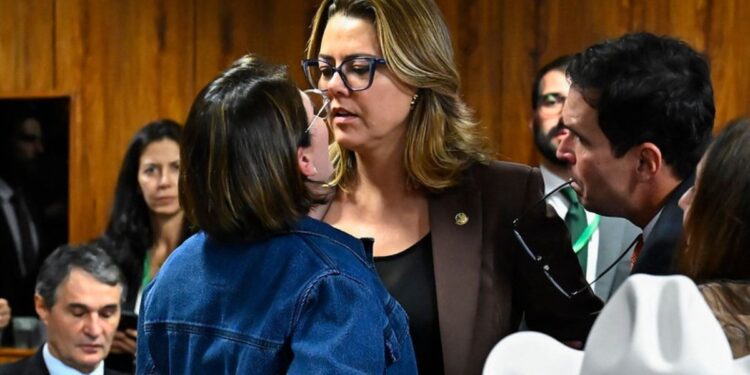 Deputada e senadora protagonizam bate-boca acalorado após aprovação dos pedidos de prisão preventiva