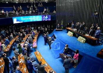 Senadores mudam de posição e se declaram contra a PEC da Blindagem