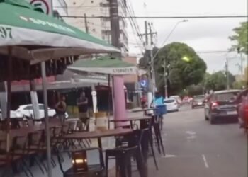 Restaurante em Belém bloqueia passagem de pedestres e estacionamento de PCD