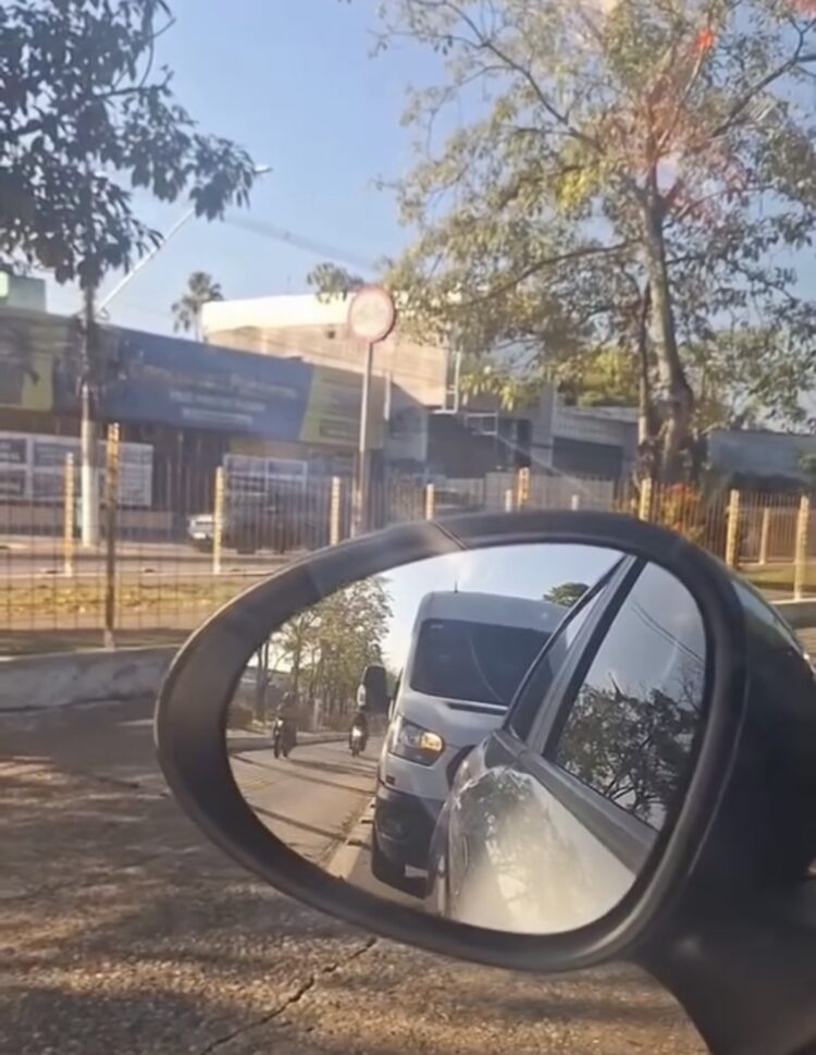 Faixa exclusiva do BRT vira “atalho” para motoristas na Almirante Barroso