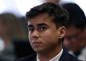 Nikolas Ferreira processa Lula e outros que o acusaram de favorecer o PCC