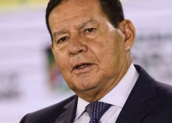 Julgamento de Bolsonaro no STF é “vingança política”, diz Mourão
