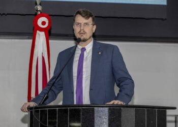 Deputado Dirceu Ten Caten repudia falas de vereador de Joinville contra paraenses