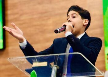 Pastor mirim reage ao ser chamado de falso profeta: “Você tem amante”