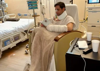 Internado, Rafael Motta publica foto sentado e lendo: “pareciam coisas tão distantes”