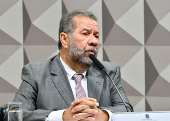 Lupi muda versão sobre conselheira que alertou fraude no INSS, e CPI vê contradições de ex-ministro