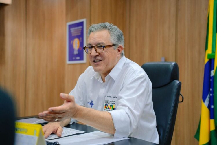 ‘Tô nem aí’, diz ministro da Saúde sobre visto para os Estados Unidos