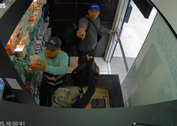 Assalto a loja de acessórios de celular na Pedreira é flagrado por câmeras de segurança