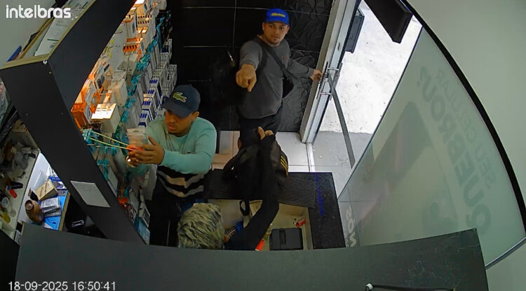 Assalto a loja de acessórios de celular na Pedreira é flagrado por câmeras de segurança