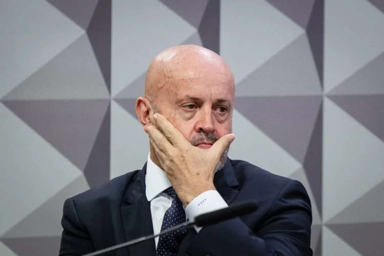 “Careca do INSS” nega ser dono de Ferrari vermelha apreendida em operação da PF