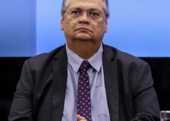 Flávio Dino determina abertura de inquérito para investigar conclusões da CPI da Covid