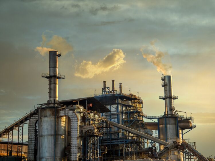 Indústria brasileira enfrenta em agosto o desempenho mais frágil em 10 anos, aponta CNI