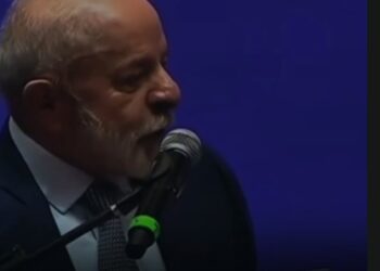 Lula ‘brinca’ que quer levar Janja para reunião com Trump; ela ri e nega