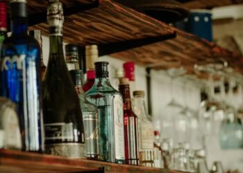 Metanol importado pelo PCC pode ter sido usado em bebidas, diz associação